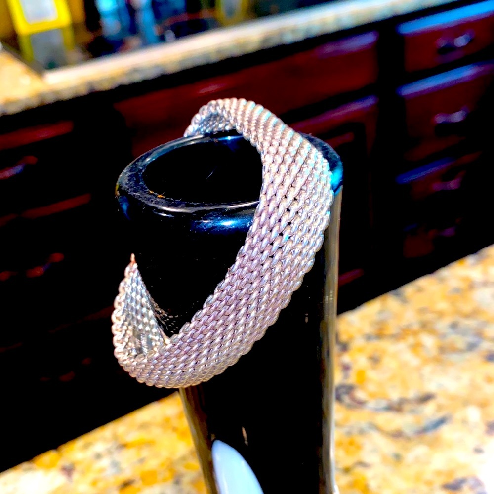 TIFFANY - gorgeous silver Tiffany mesh bracelet in size 7.